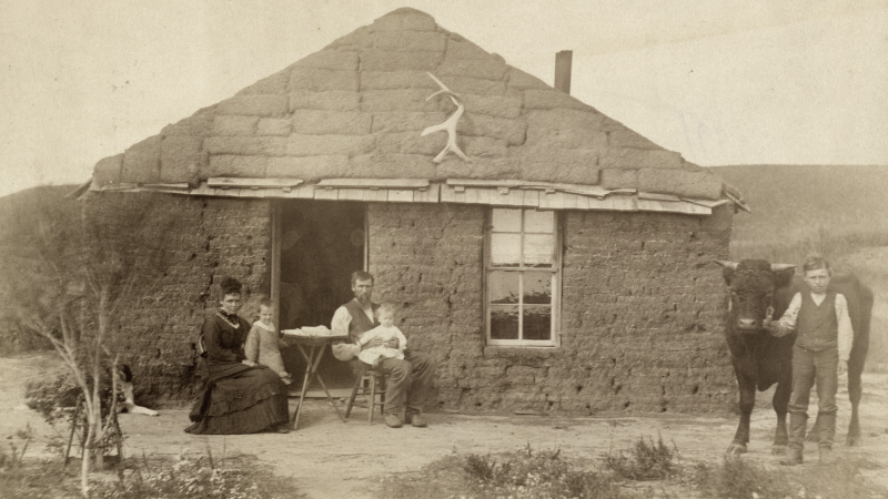 Illustration for article titled 15 Tools That Helped Pioneers Survive on the American Frontier